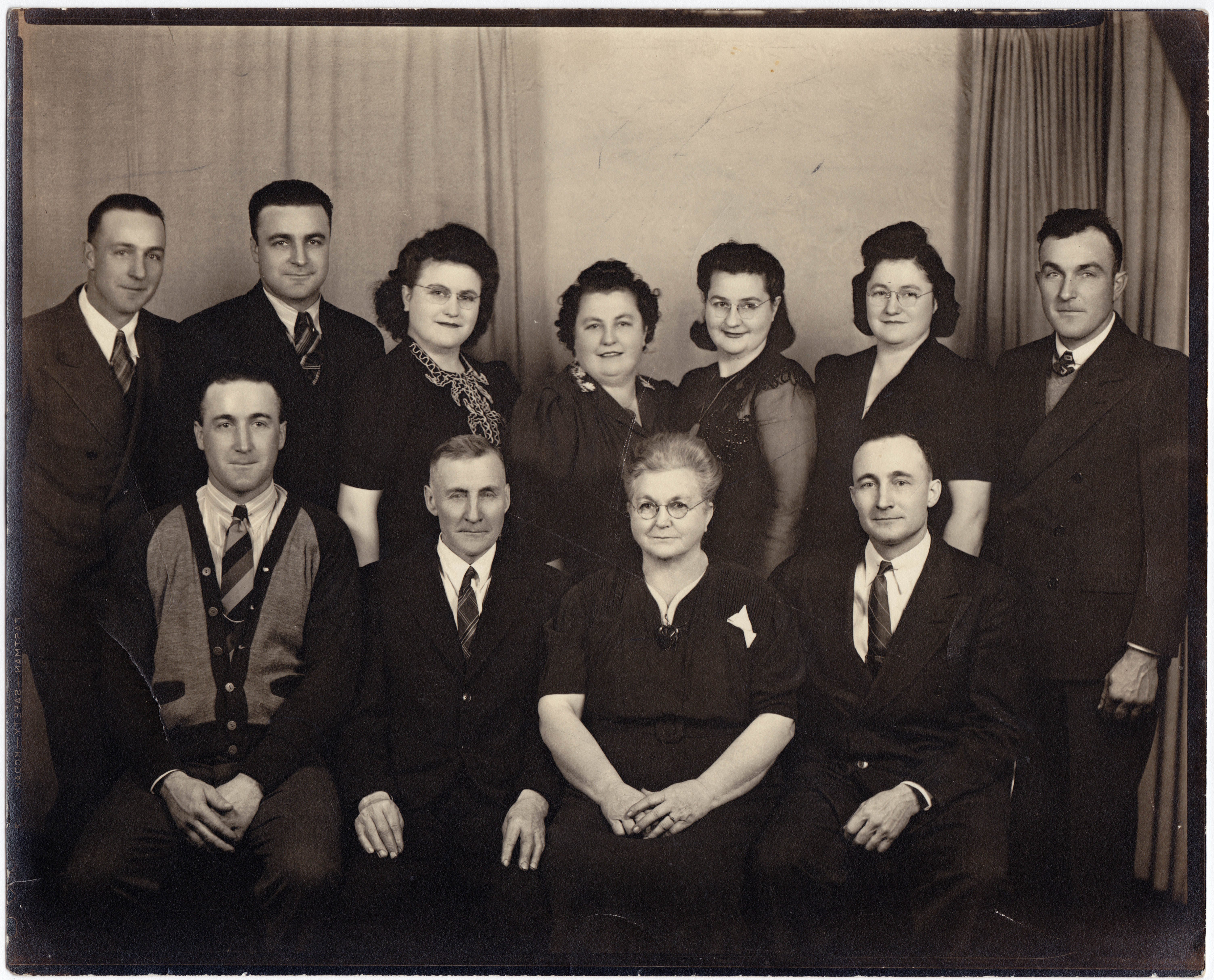 back row- Sam Jr, Lones, Nora, Maxie, Florence, Laura, Elmer, front row-Major, Sam, Lizzie, Cliff Waller.jpg
